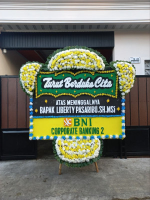 Papan Bunga Duka di Titi Kuning