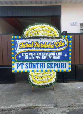 Papan Bunga Duka di Titi Kuning
