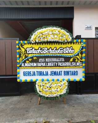 Papan Bunga Duka di Titi Kuning