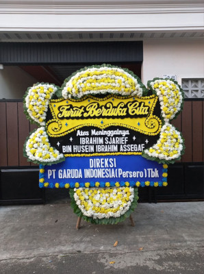 Papan Bunga Duka di Titi Kuning