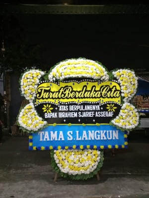 Papan Bunga Duka di Titi Kuning